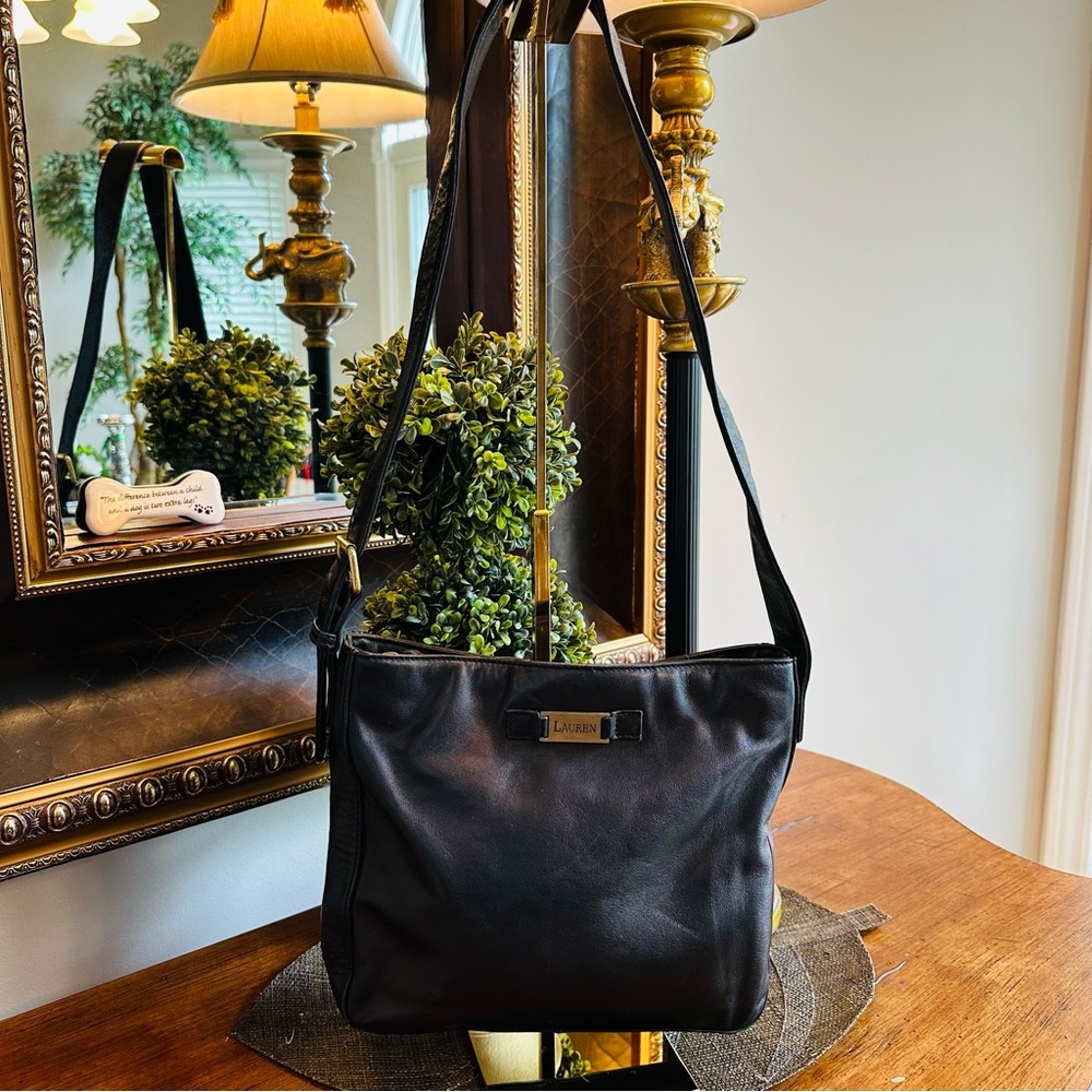 VINTAGE LAUREN RALPH LAUREN BLACK LEATHER RARE CROSSBODY BAG GREAT CONDITION